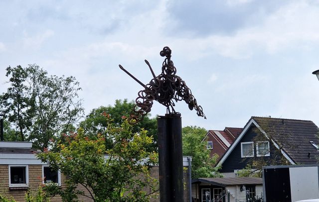 Het kunstwerk Pauw in Oostzaan
