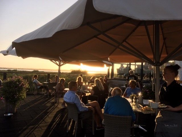 Strandpaviljoen de Leine terras