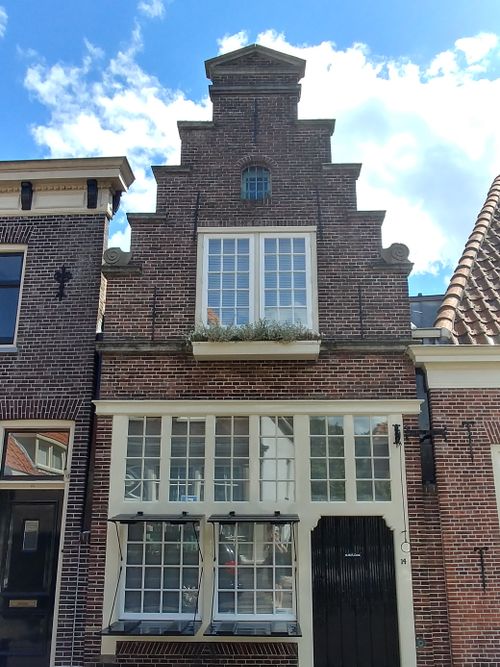 Een huis met rondingen in Monnickendam