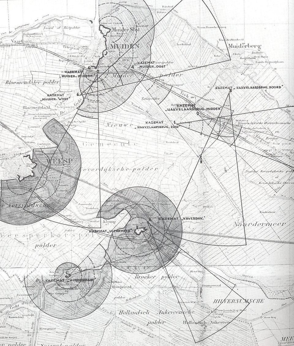 zwart-wit afbeeldingen van de schootsveldkringen rond Muiden, Weesp, Uitermeer en Hilversum.