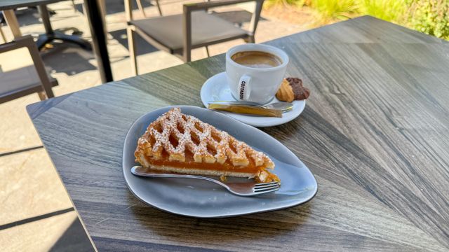 Lokaal gebak bij Hotel Restaurant De Nederheide