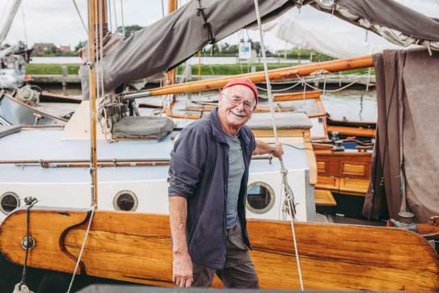 schipper in de haven van Zoutkamp