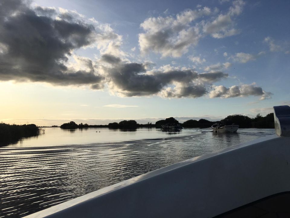 de poelen in Heeg met een zonsondergang