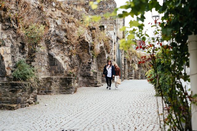 Spaziergang entlang der Stadtmauern in Maastricht