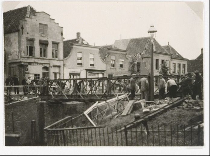 De Baileybrug van 1944, bleef liggen tot 1970