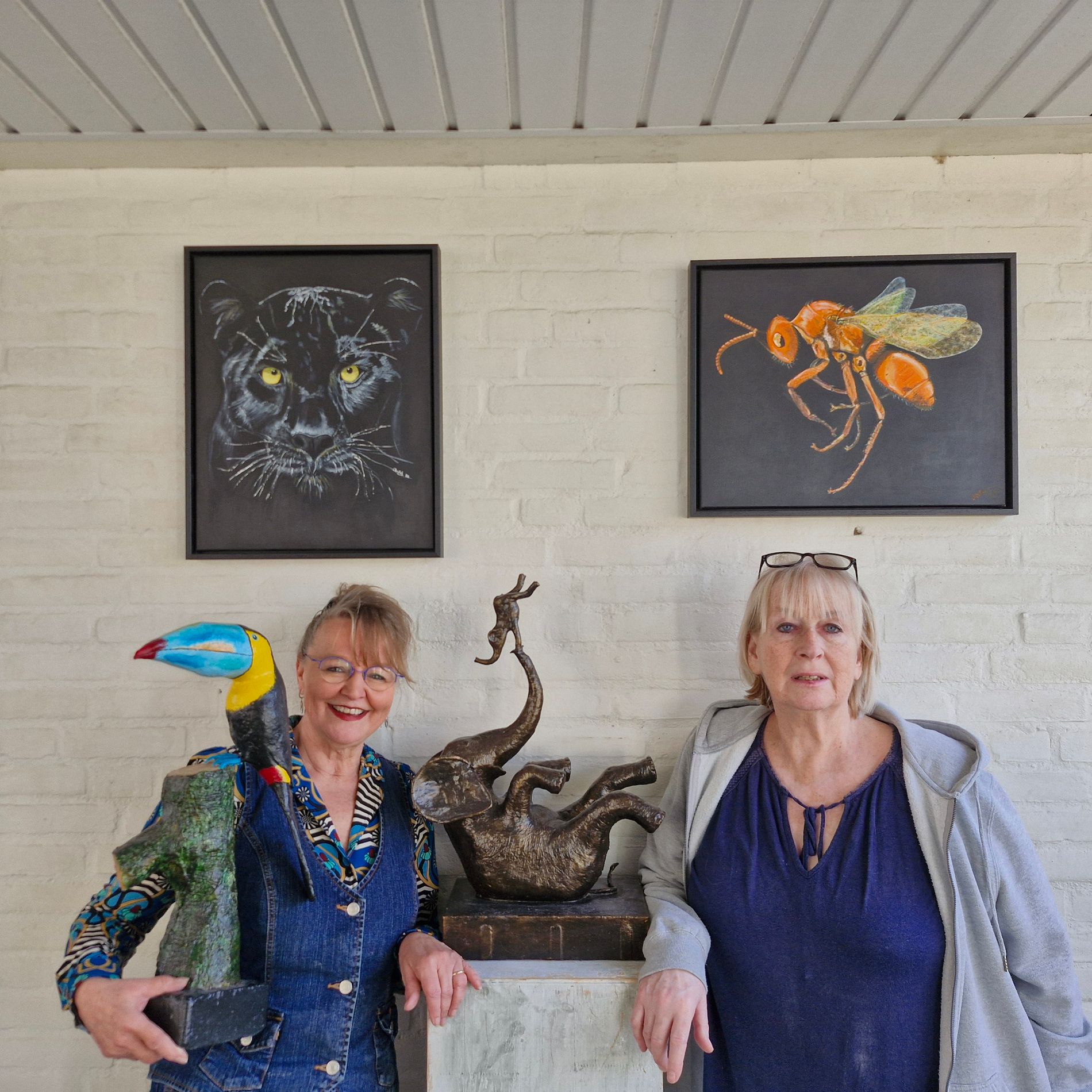 Nelly en Antonietta met hun werken