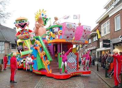 carnavalswagen  in de optocht 2023