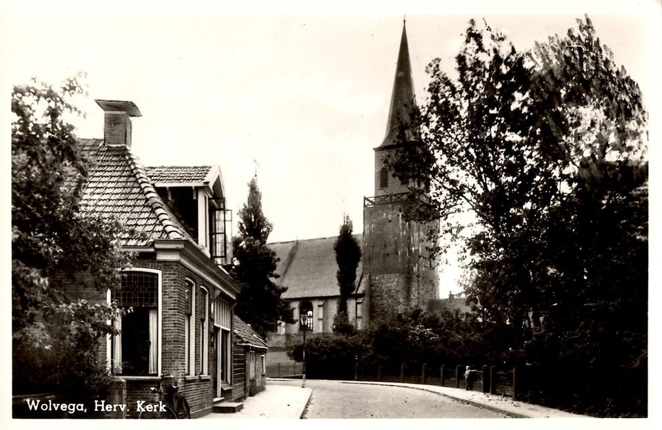 Kerkstraat met zicht op de Kerk op de Hoogte
