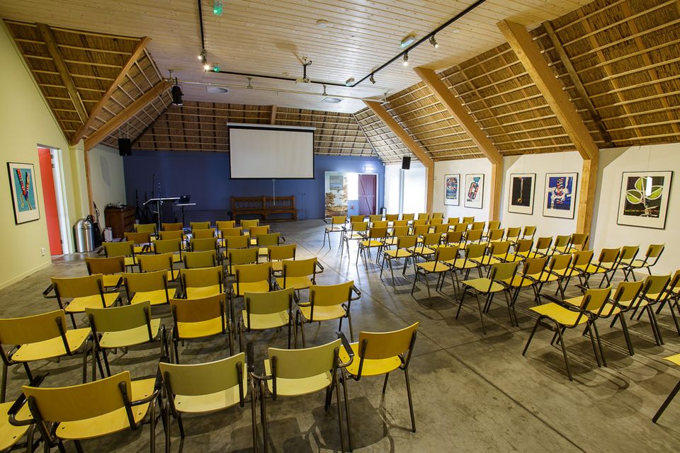 De presentatiezaal 'de Skuorre' voor 20-100 personen