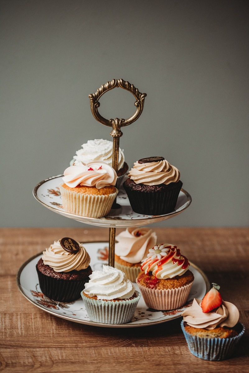 Piece of Cake Maastricht cupcakes on platter