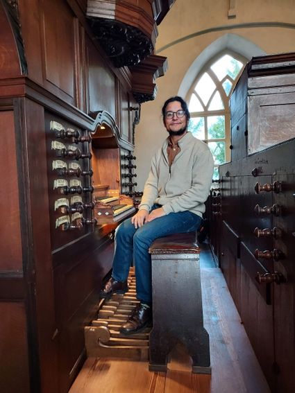 Foto organist: Bouwe Luurtsema
Foto Arp Schnitger-orgel Jelle Marseille.