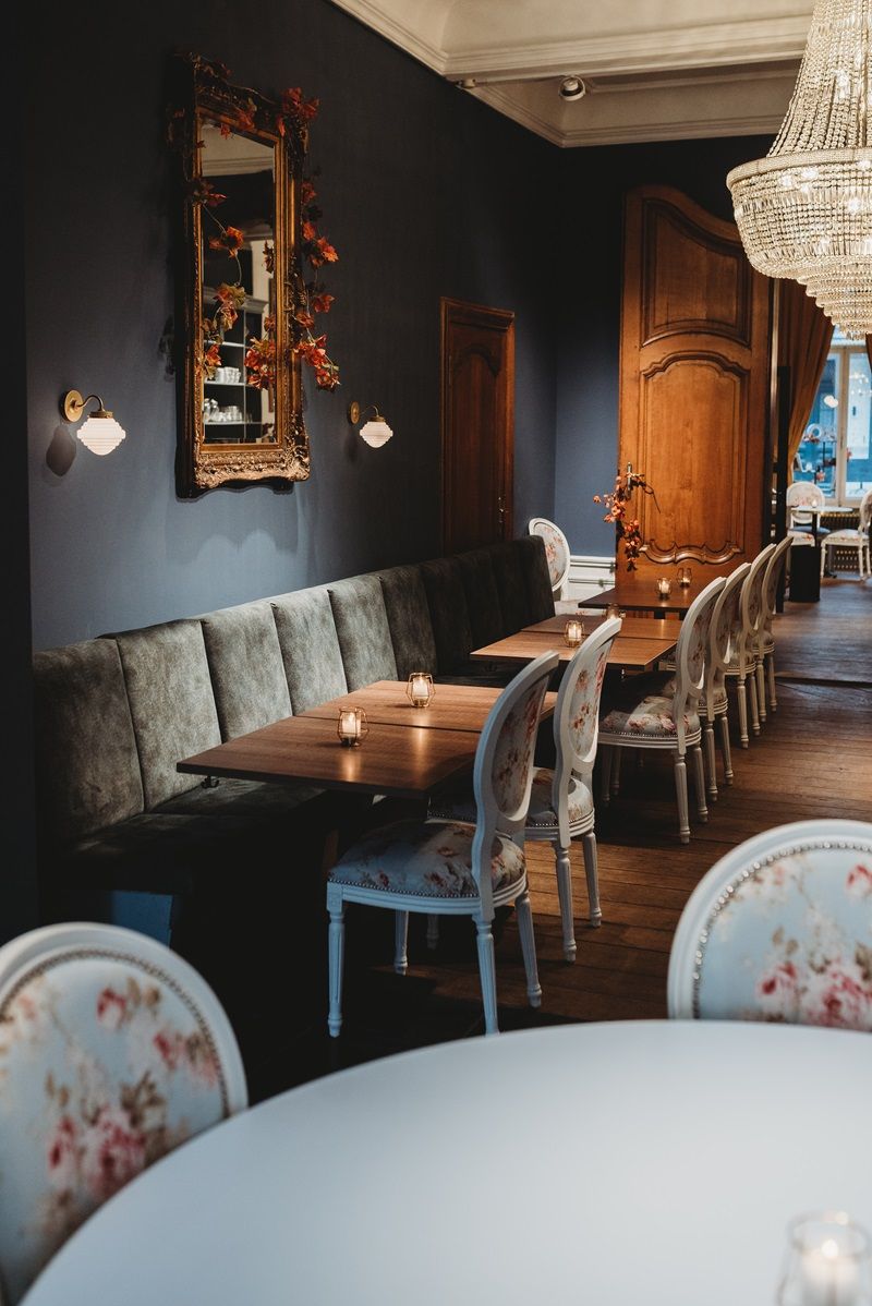 Piece of Cake Maastricht interior tables and chairs