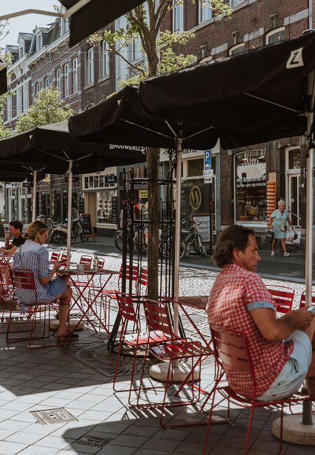 Cafe Zondag Wyck Maastricht people on terrace