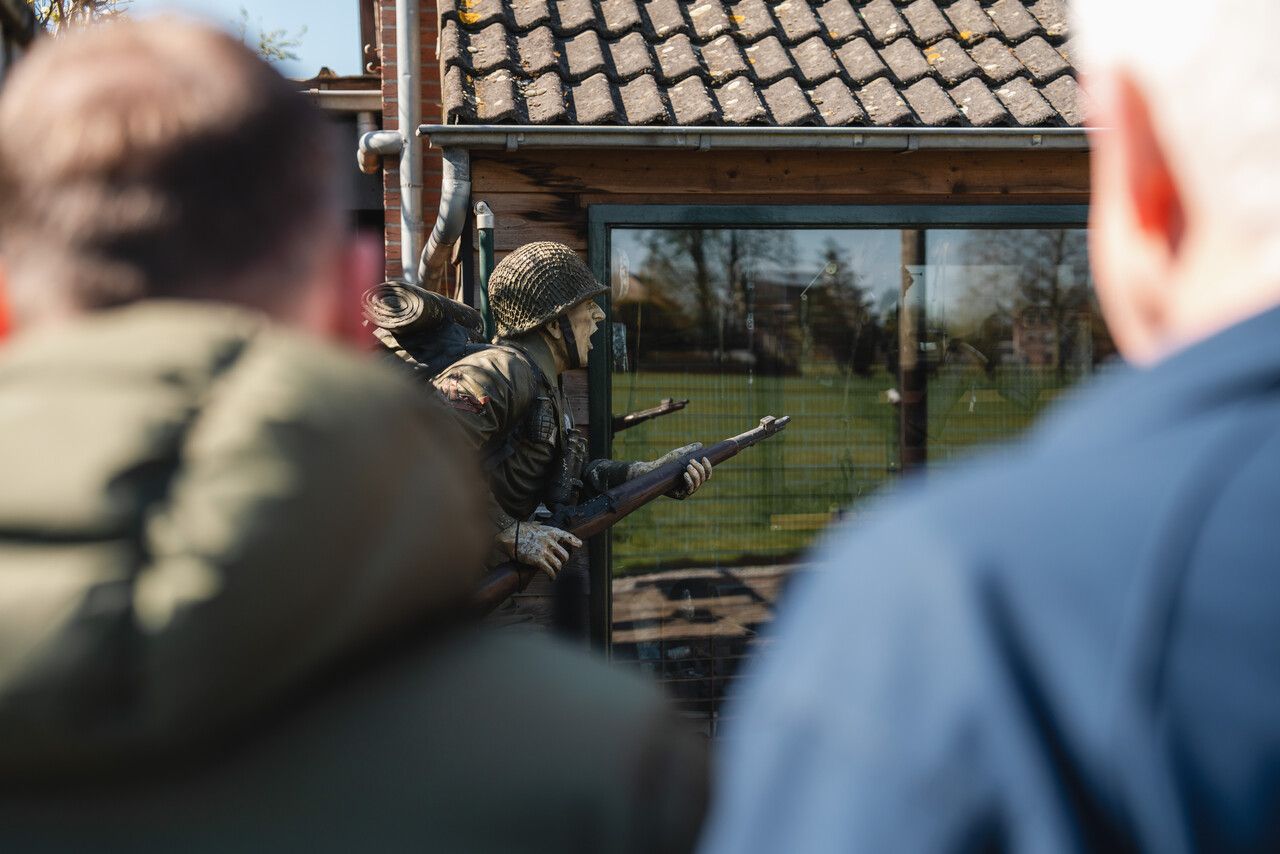 Bezoekers bij het museum