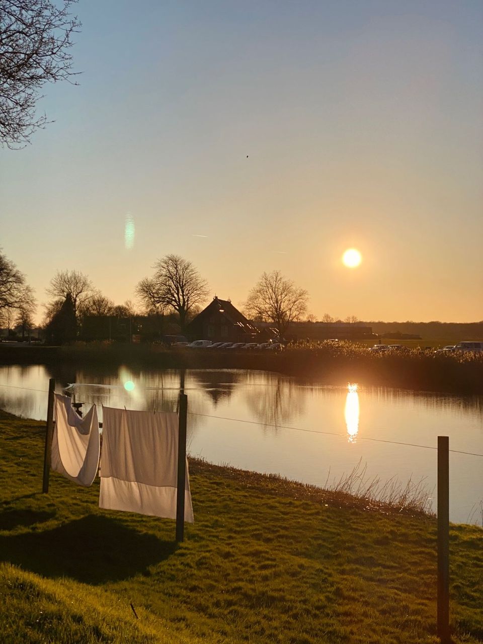 de witte waslijnen van sloten