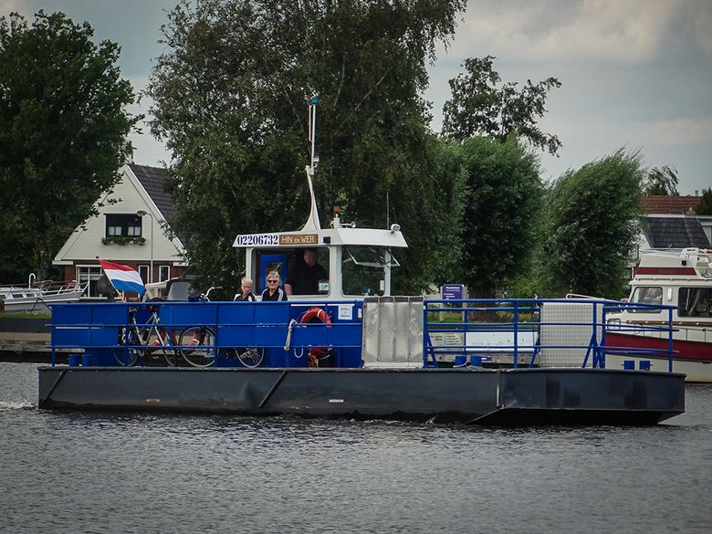 De Hin en Wer maakt een draai op het water voordat het oversteekt.
