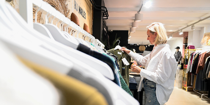 Ondernemer van Bij Marlies in haar winkel