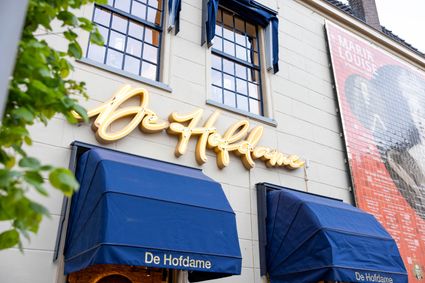 De gevel van het restaurant De Hofdame in Leeuwarden