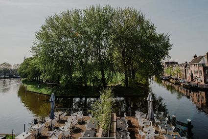 Terras Brasserie de Poort aan het water
