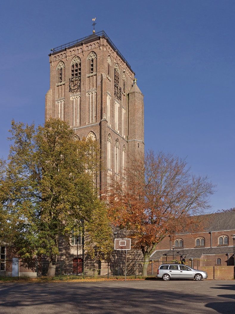 Een foto van de Sint-Janstoren van Sambeek.