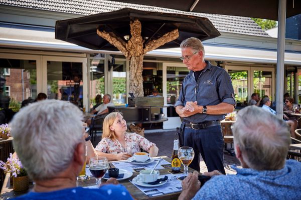 Buiten op terras van Dinee café de Kempen