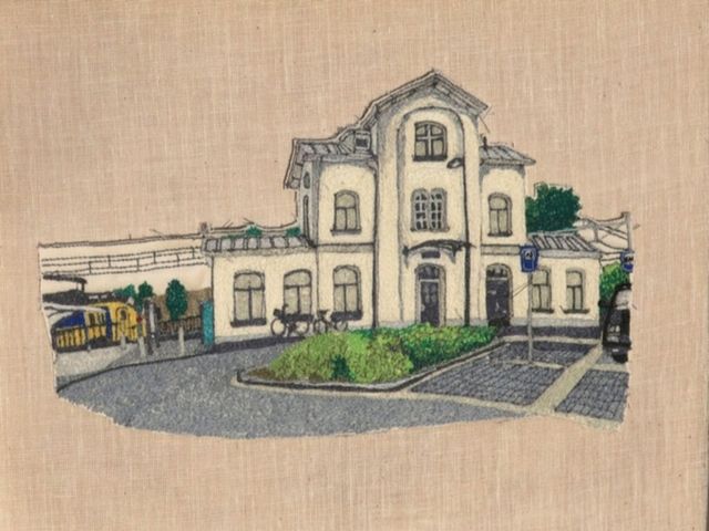 draadtekening van station Horst-Sevenum door Sandra Mackus gemaakt op de naaimachine!