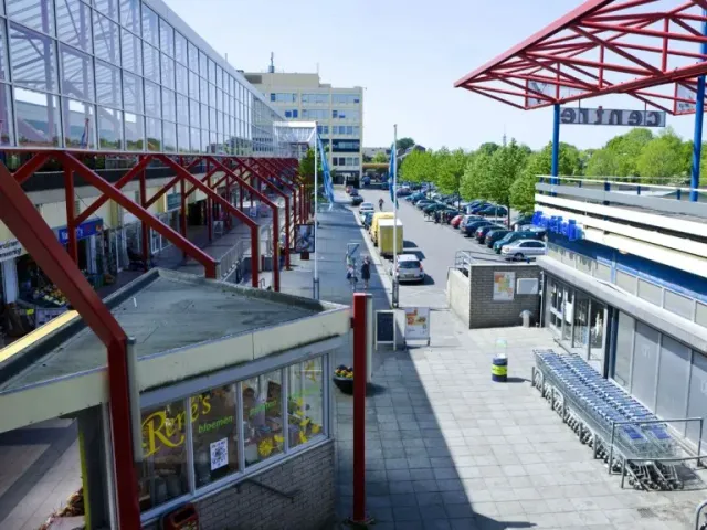 Voorkant Lelycentre vanaf boven gefotografeerd.