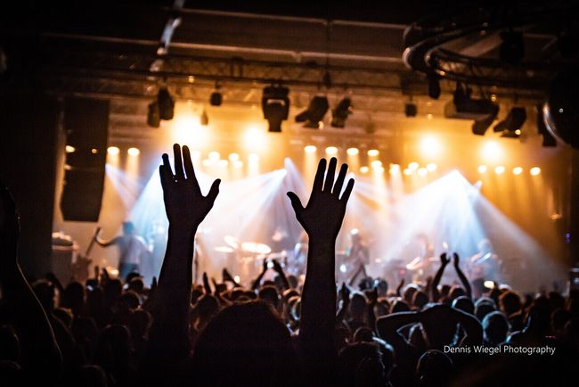 Fluor - Handjes in de lucht