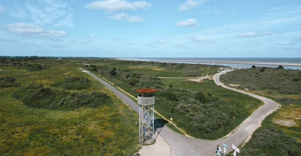 Luchtfoto van de uitkijktoren bij het Oosterduinpad