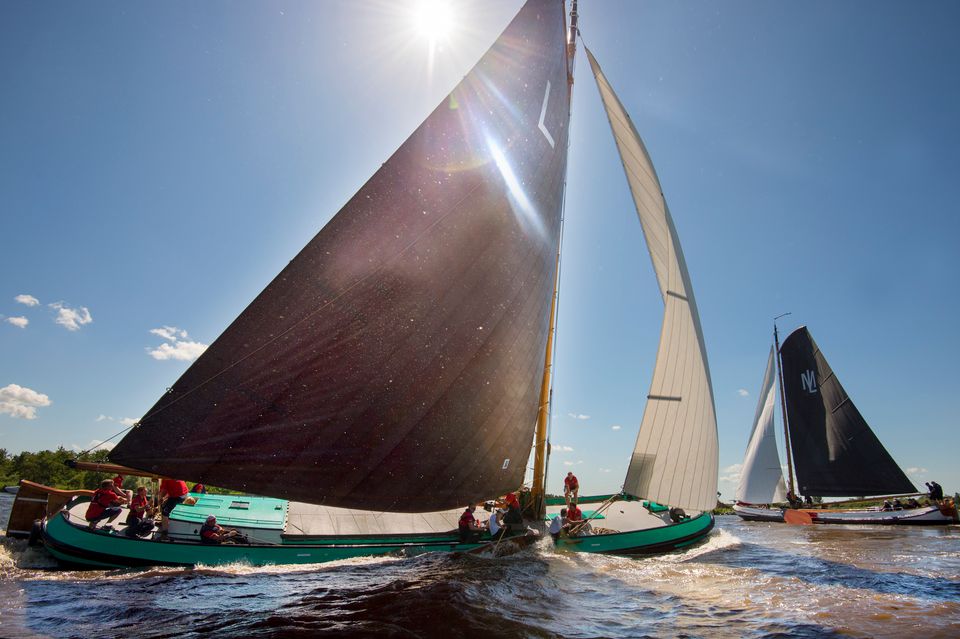 Beeldbank - rechtenvrij
blauw, boot, earnewald, skutsje, skutsjesilen, varen, water, zeilen, zomer