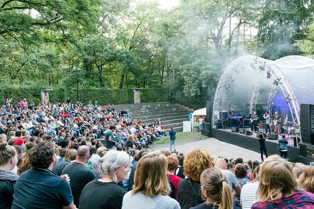Natuurtheater tijdens een voorstelling.