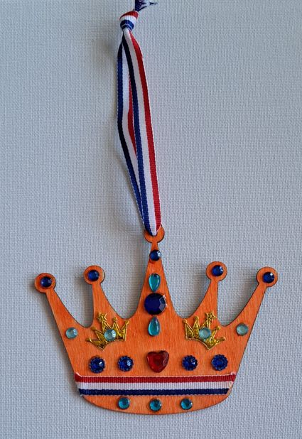 Foto van een knutselwerk kroontje voor Koningsdag