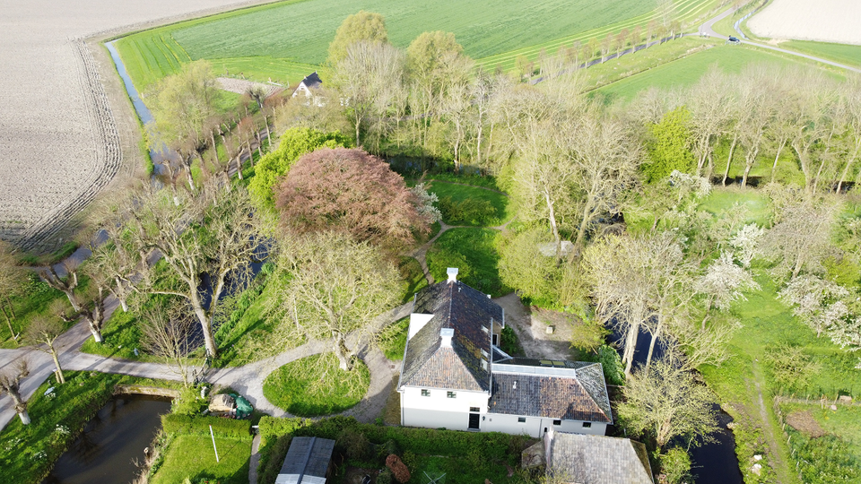 De Roodbaardtuin van Harsta State vanuit de lucht gezien.