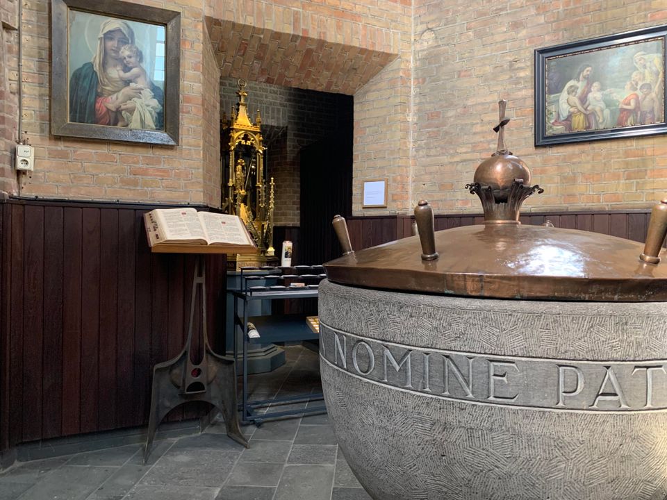 Sint Jan de Doper, Waalwijk: Old baptismal font