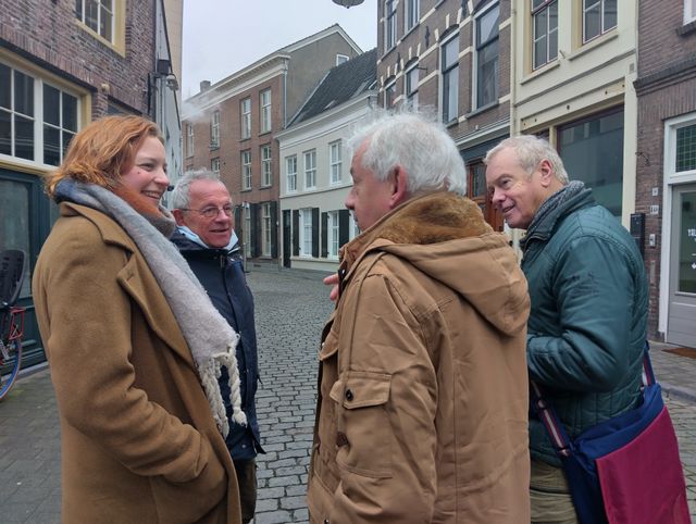 Ron Loos en Peter Sleutjes van COC Noordoost-Brabant vertellen verhalen en anekdotes over de queergeschiedenis van de stad.