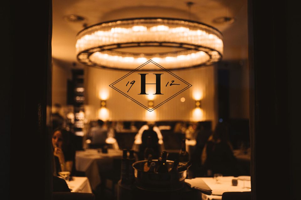 Harrys Maastricht raam avond logo