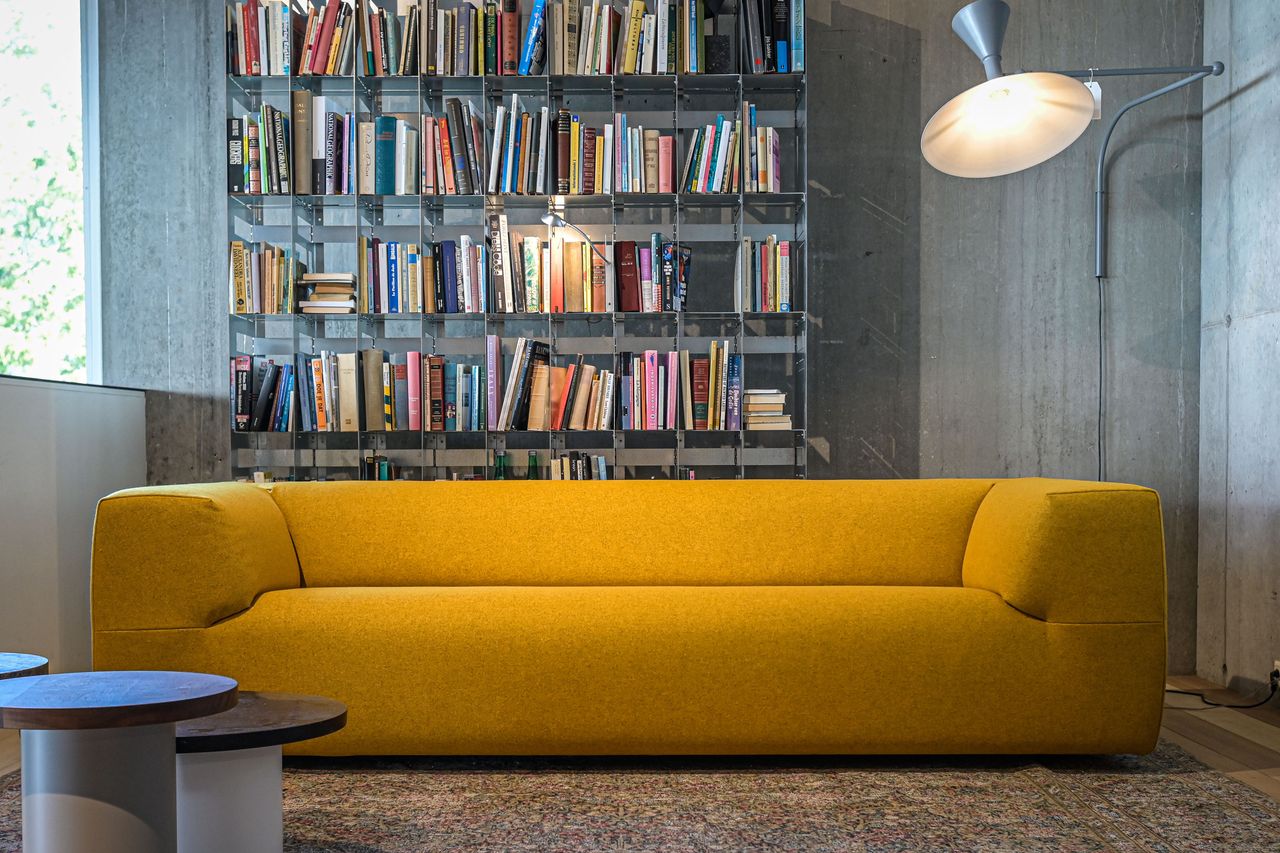één van de vele comfortabele banken van Vos