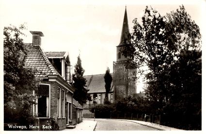 Kerkstraat met zicht op de Kerk op de Hoogte