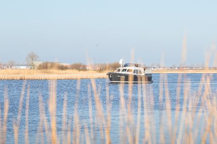 boot op het water in de winter