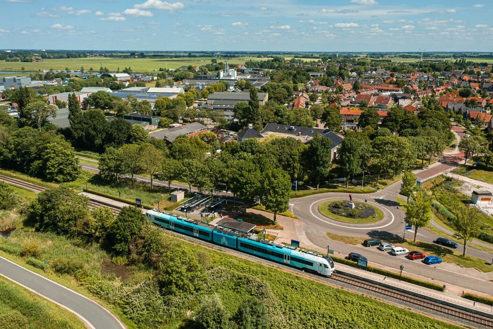 Arriva trein bij station IJlst.
