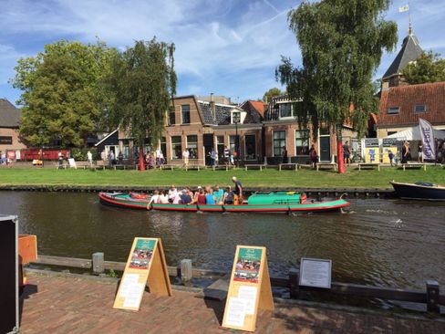 Vrijdagavond vaartocht door Sneek met stadsgids