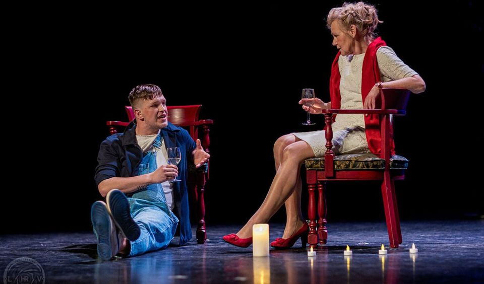Scène uit de voorstelling Fûgels van Teater Snits