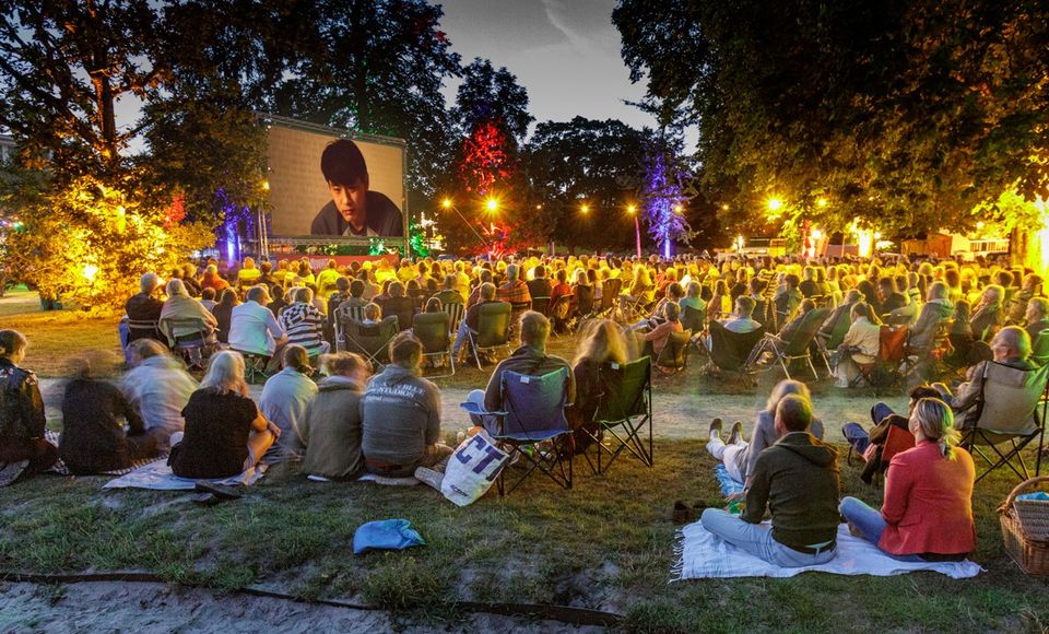 Openluchtfilm in het Dudokpark