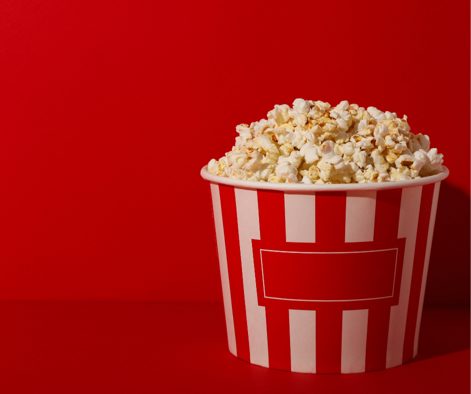 Popcorn in rode beker.