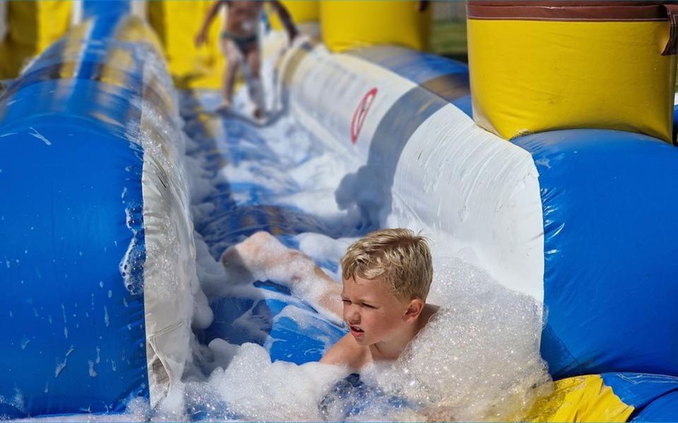 Waterspektakel met schuim De Naturij