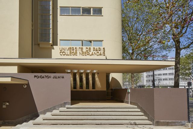 Hoofdingang Collège néerlandais