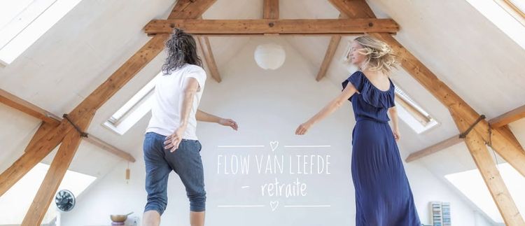 twee vrouwen op een zolderruimte
