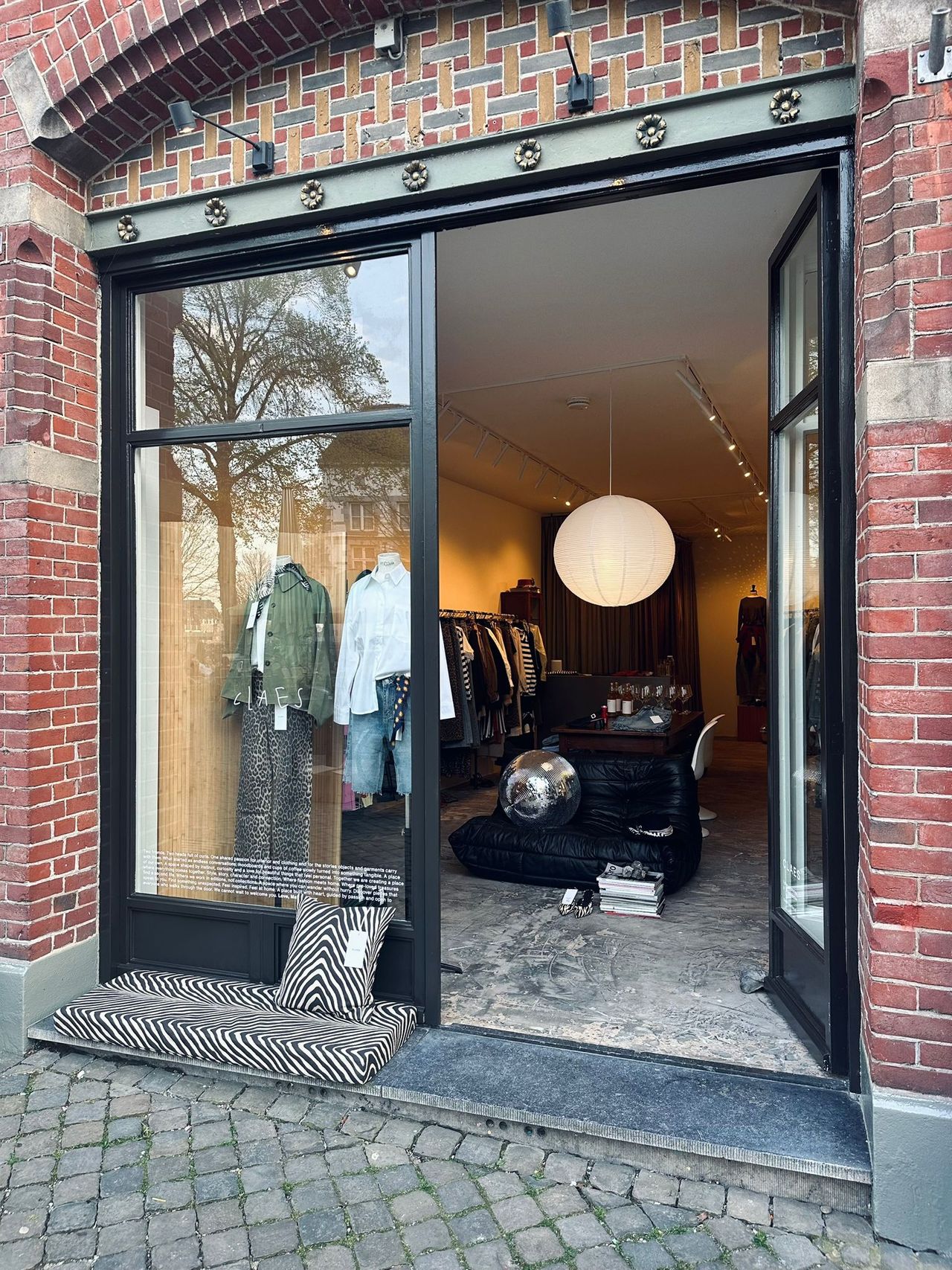 CLAES, Graanmarkt 2 (binnenstad)
