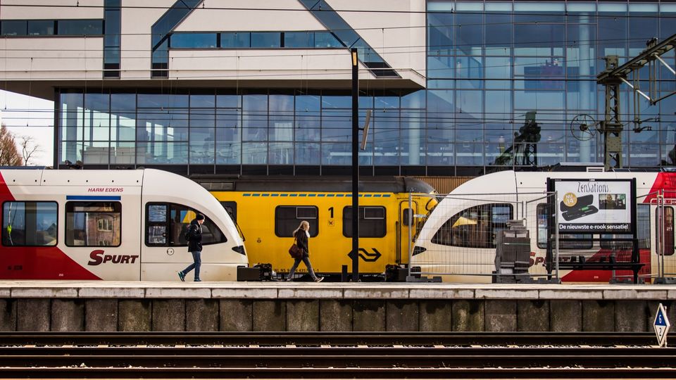 Station Zutphen met treinen