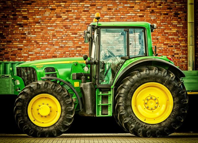 Verlichte tractoroptocht Laarbeek